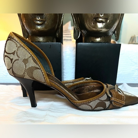 COACH “rare find” Alesksa Sig Heals. 6.5 New Without Tag - Picture 1 of 7